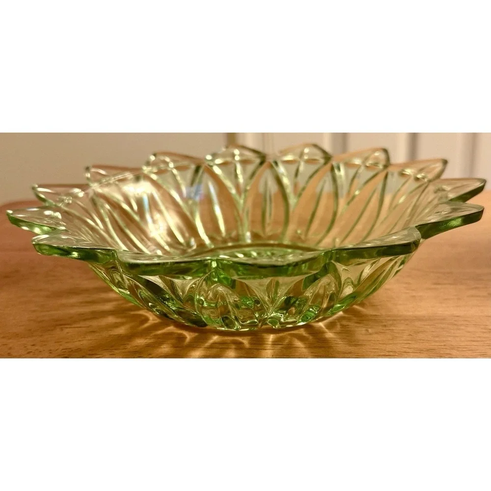 Vintage Federal Glass Petal Bowl ‎ 8
